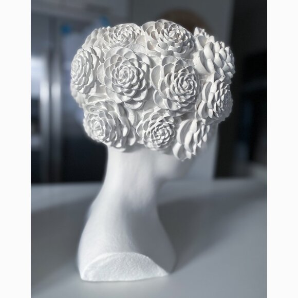 Elizabeth Flower Head Torso Vase - Female Succulent Planter / Decor / Scuplture - Picture 3 of 8